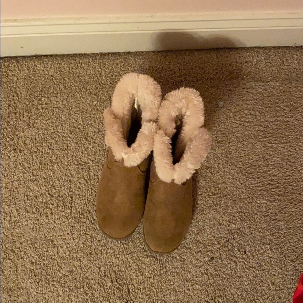 Brown and Cream fuzzy boots - Picture 3 of 6